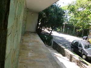 Image 27 - 899350