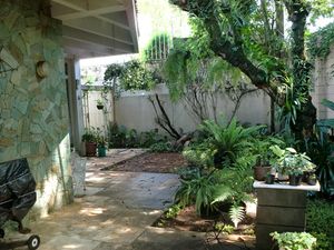 Image 21 - 899350