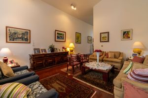 Image 1 - 899384
