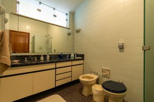 Image 8 - 899384