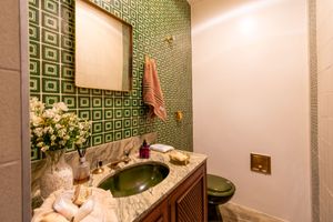 Image 19 - 899384