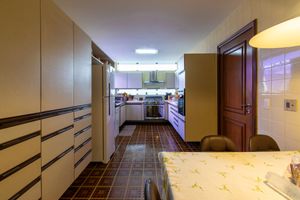 Image 25 - 899384