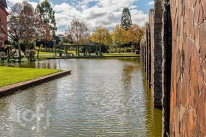 Image 35 - 899395