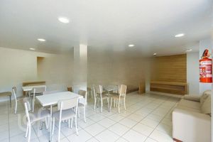 Image 22 - 899438