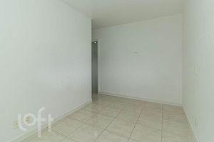 Image 7 - 899438