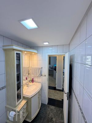 Image 9 - 899513