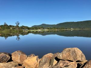 Image 5 - 899522