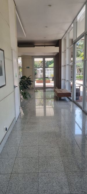 Image 19 - 899525
