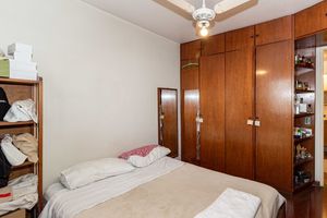 Image 19 - 899537