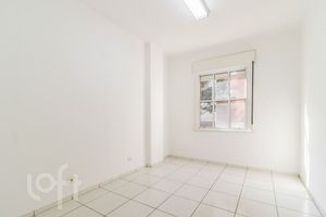 Image 21 - 899550