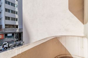 Image 19 - 899550
