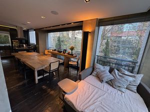 Image 7 - 899554