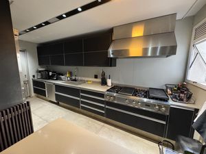 Image 18 - 899554
