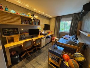 Image 6 - 899554