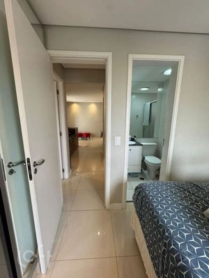 Image 8 - 899557