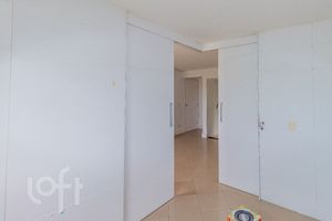Image 10 - 899572