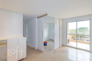 Image 30 - 899572