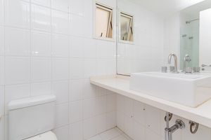 Image 32 - 899593