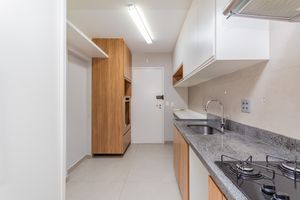 Image 25 - 899593