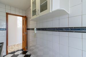 Image 8 - 899595