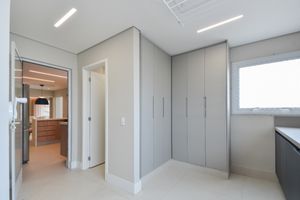 Image 37 - 899609