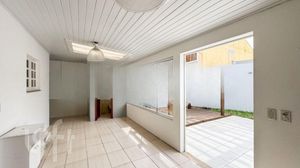 Image 21 - 899630