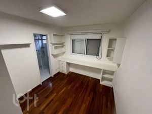 Image 8 - 899637