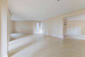 Image 7 - 899641