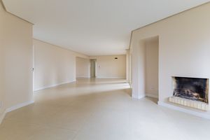 Image 9 - 899641