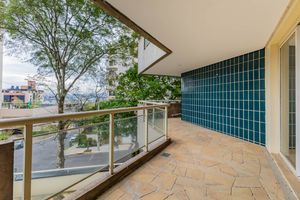 Image 4 - 899641