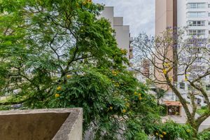 Image 12 - 899641