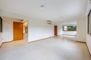 Image 4 - 899645
