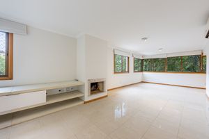 Image 1 - 899645