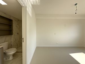 Image 5 - 899662