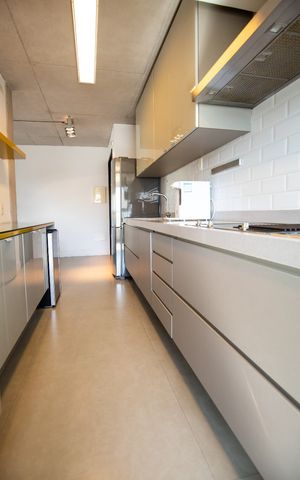 Image 4 - 899665