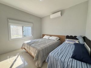 Image 17 - 899669