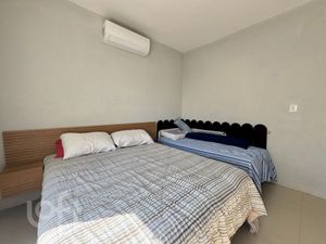 Image 18 - 899669