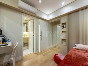 Image 9 - 899671