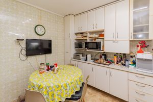 Image 17 - 899672