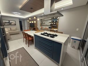 Image 1 - 899675