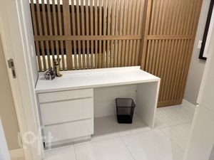 Image 12 - 899675