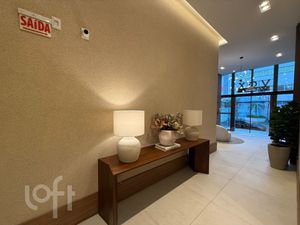 Image 30 - 899677