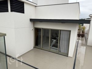 Image 35 - 899677