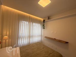 Image 17 - 899677
