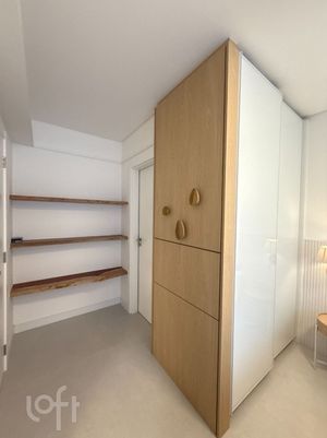 Image 12 - 899677