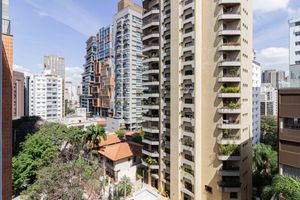 Image 11 - 899680