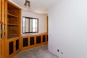 Image 9 - 899680