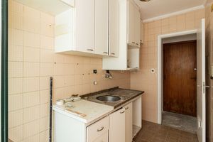 Image 21 - 899680