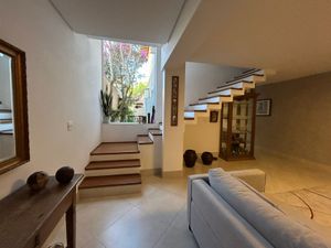 Image 2 - 899682