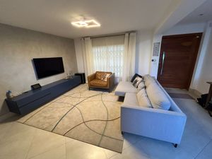Image 1 - 899682